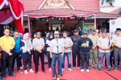 Pj Bupati Kampar Ikut Jalan Santai dan Saksikan Pagelaran Budaya di Lapangan Pelajar 